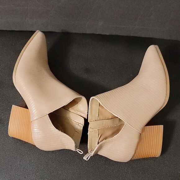 QUPID POINTED TOE SIDE ZIPPER CLOSURE WOMEN'S ANKLE BOOTIES - Picture 14 of 15